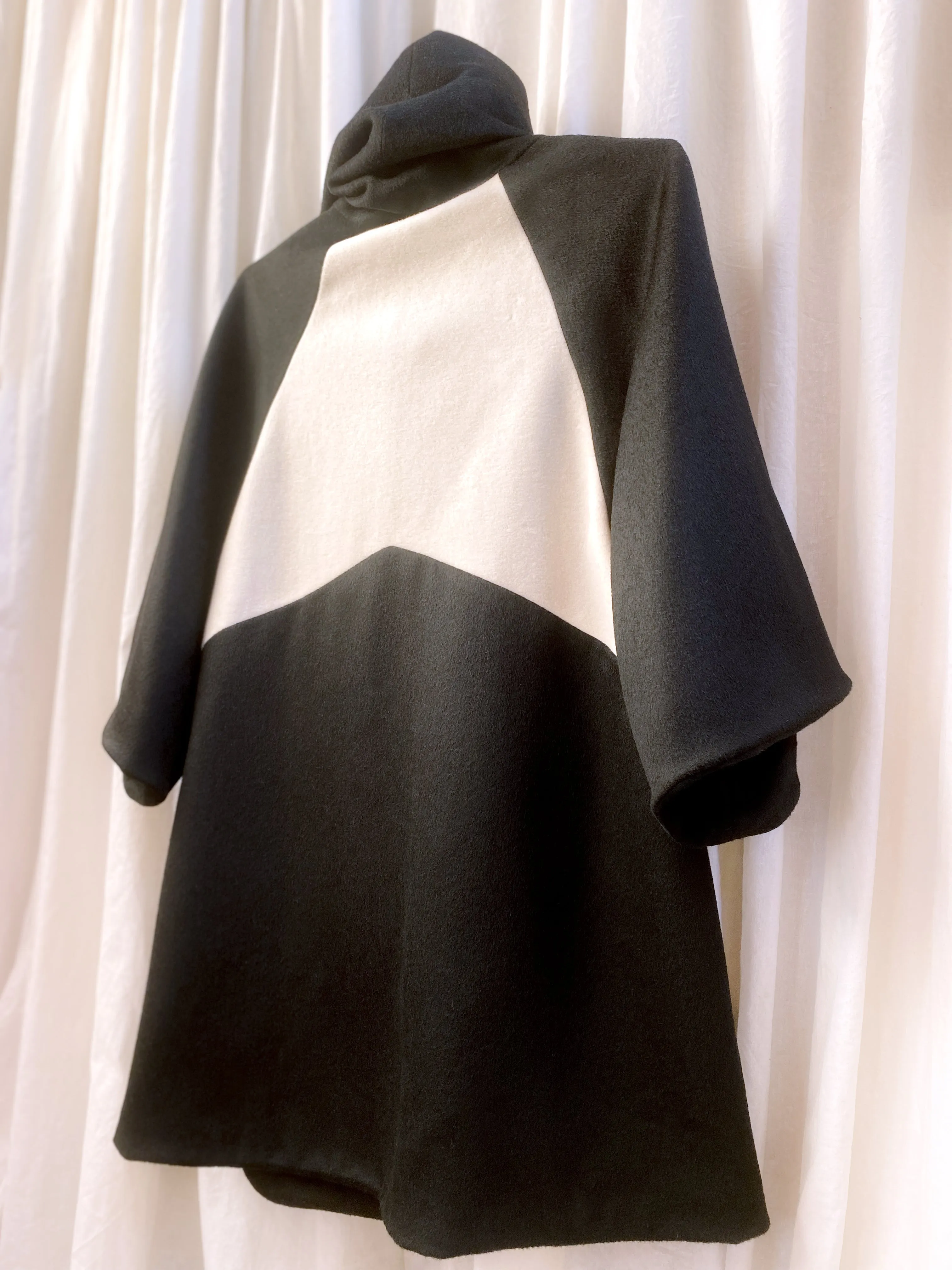 • PRE-LOVED • DREAM MAKER COAT [ Wool, Black, Cream, One Size ]